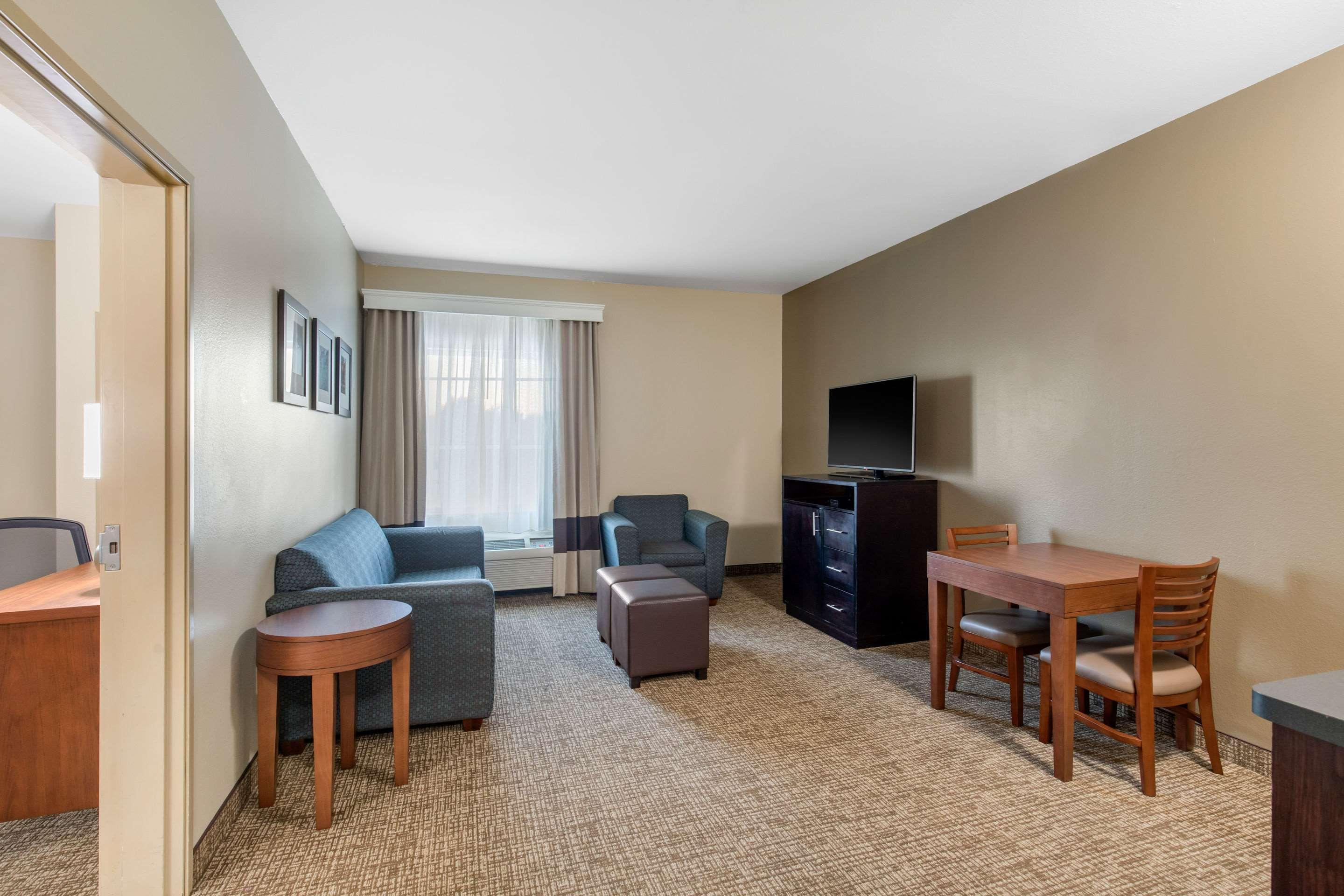Comfort & Duncanville Hotel