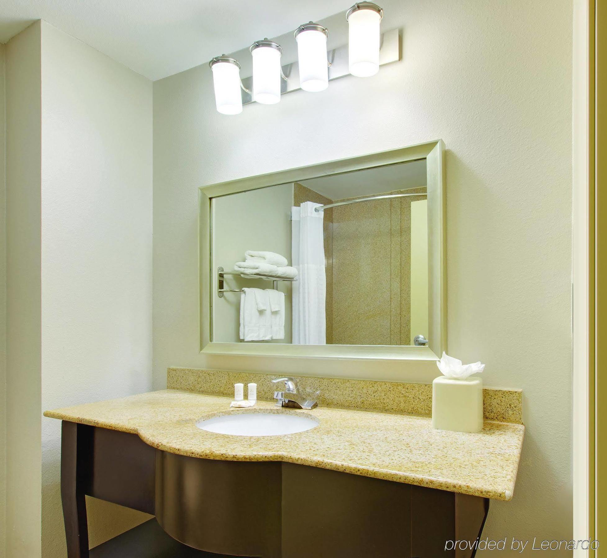 Comfort & Duncanville Hotel